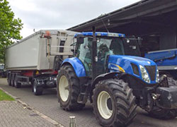 Schlepper mit Dolly und Hinterkippmulde